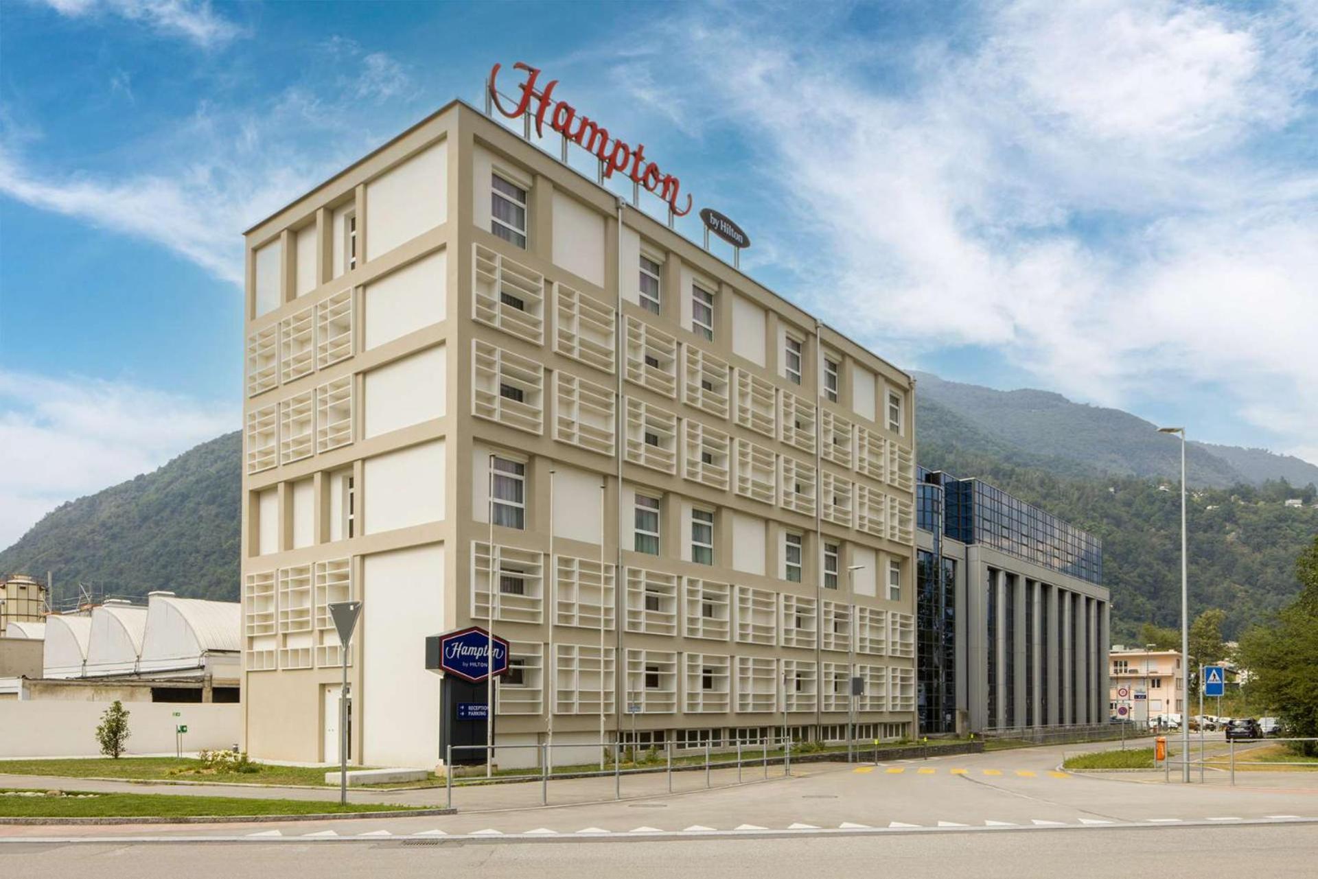 Hampton By Hilton Locarno Hotel Losone Eksteriør billede
